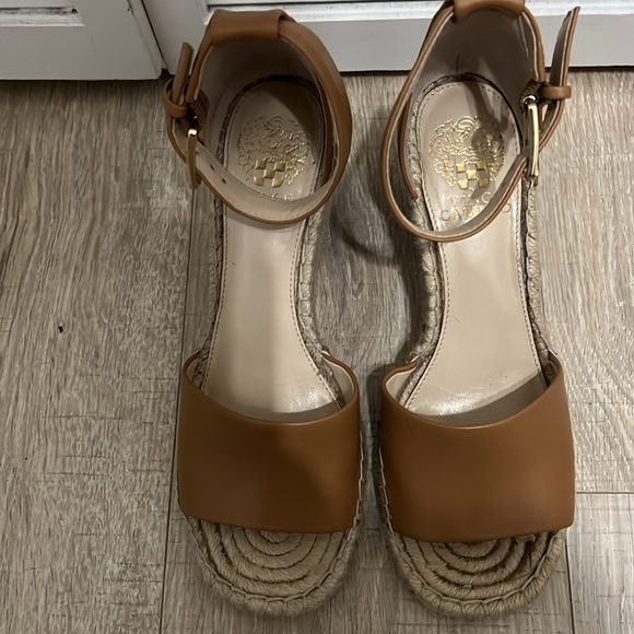 Vince Camuto wedge sandals/ NWOT - Picture 2 of 4